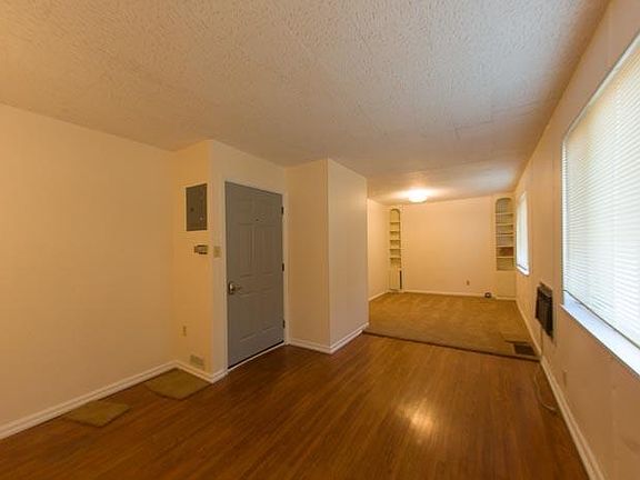 3rd image of 127 E Lincoln St APT 2
