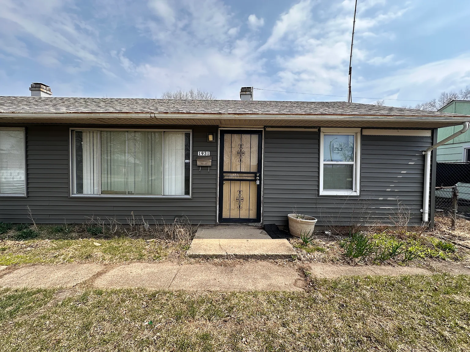 2 bed, 750 sqft, $1,050 — Photo 1