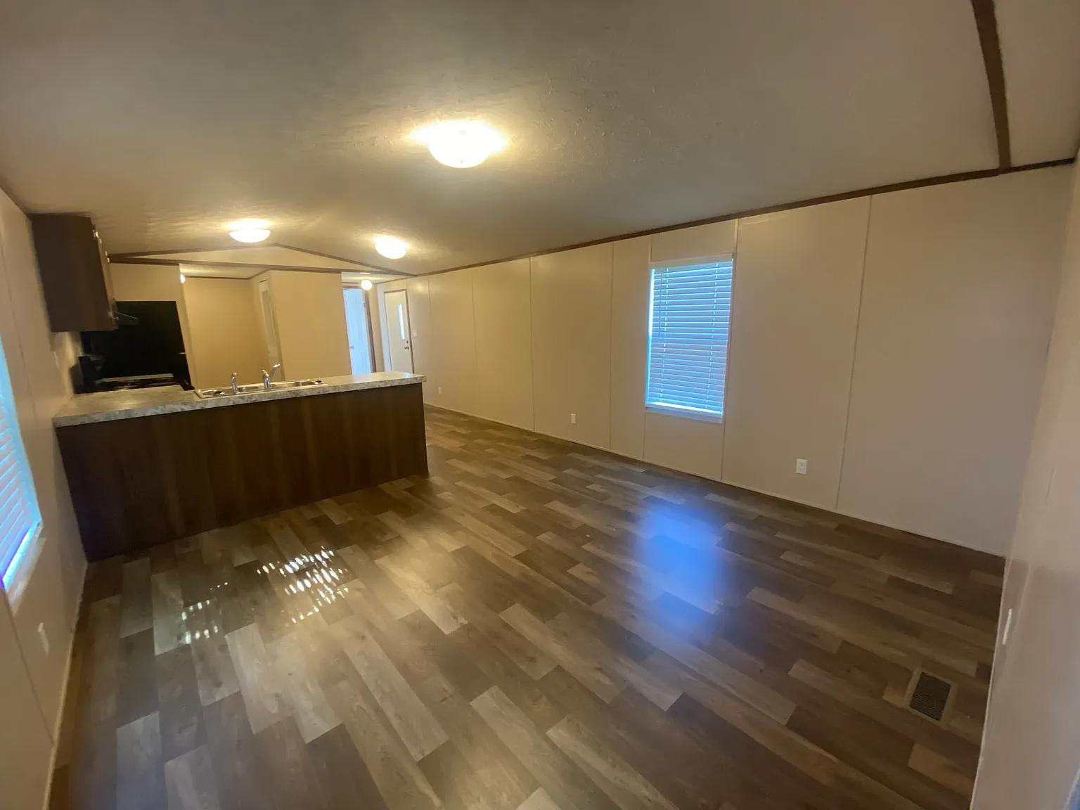 3 bed, 924 sqft, $950 — Photo 3