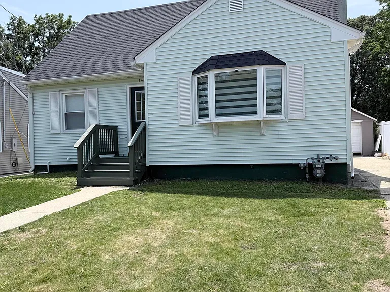 142 Monmouth Rd — Photo 1