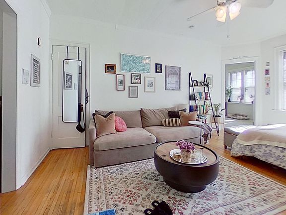 3rd image of 734 W Aldine Ave Al 40/1E