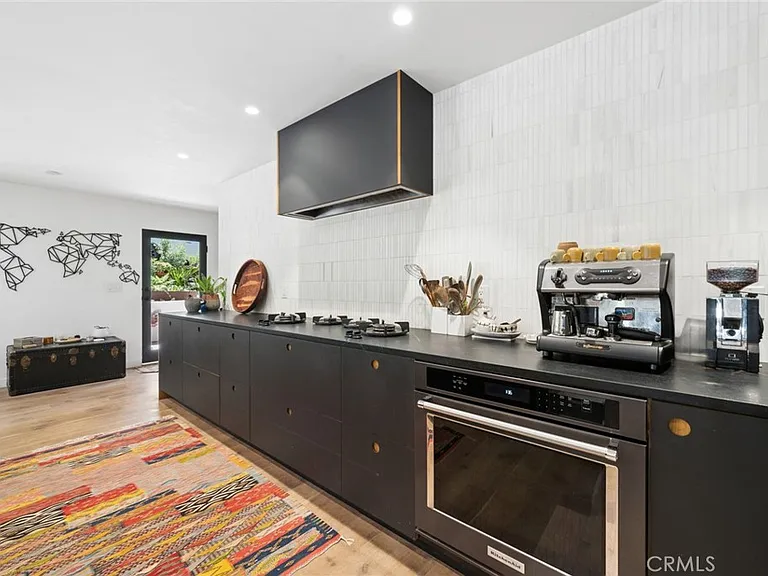1377 Lewellyn Dr — Photo 14