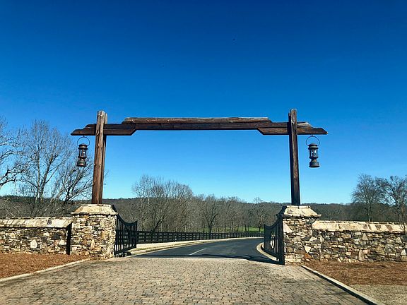 446 Private Acres
