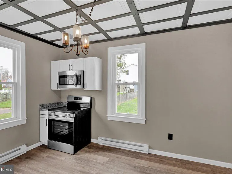 2102 Main St — Photo 12