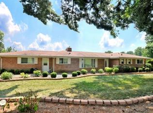 19 Lochhaven Ln, Ballwin, MO 63021