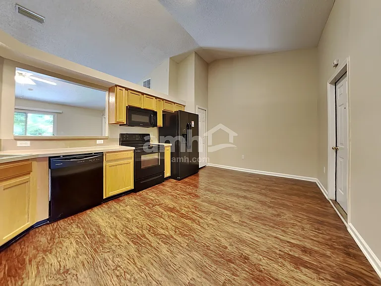 8724 Springtree Rd — Photo 3