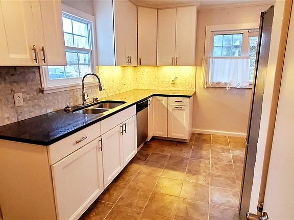 5th image of 504 William St