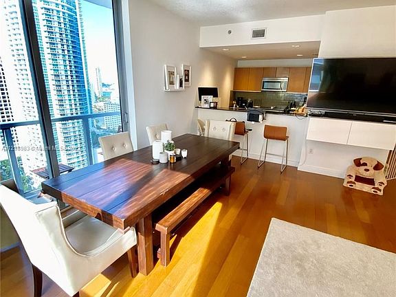 4th image of 1060 Brickell Ave APT 2717