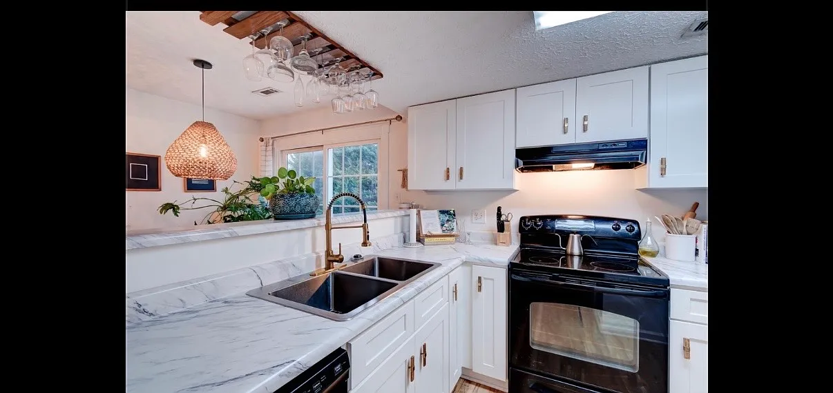 3 bed, 2.5 bath, 1248 sqft, $2,300 — Photo 3