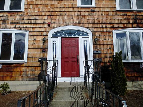 3rd image of 11 Hawthorne Ave