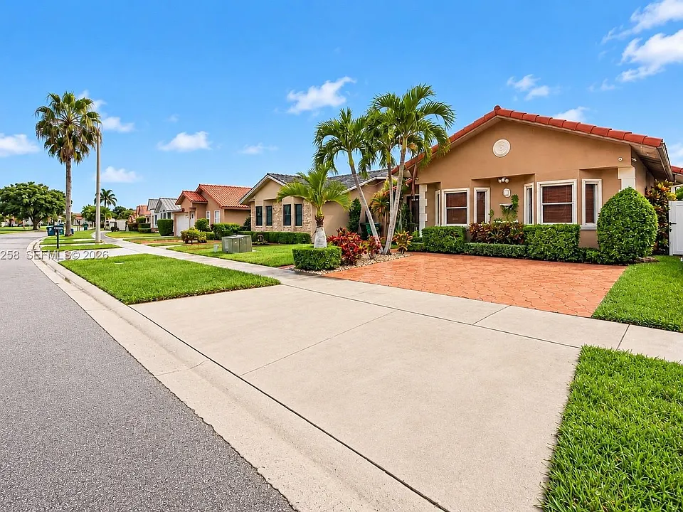 14590 SW 51st St