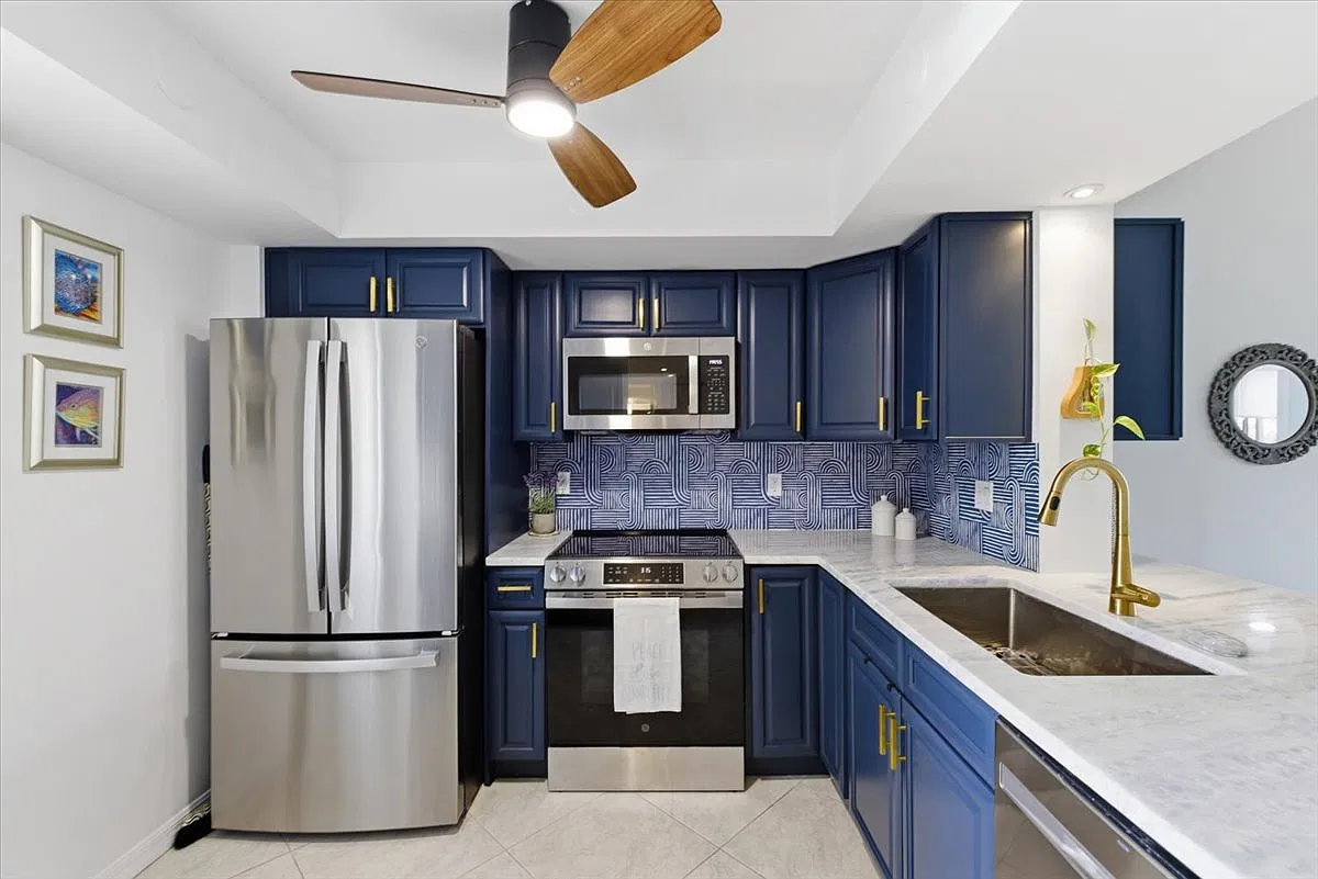 2621 Cove Cay Dr — Photo 2
