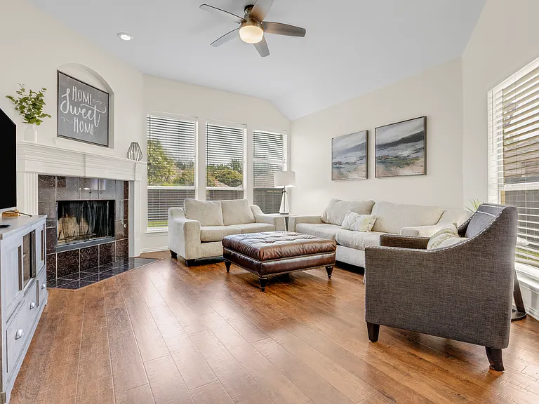 1438 Royal Oaks Dr — Photo 11
