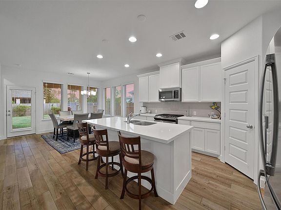 2nd image of 15606 Poppy Fields Pl