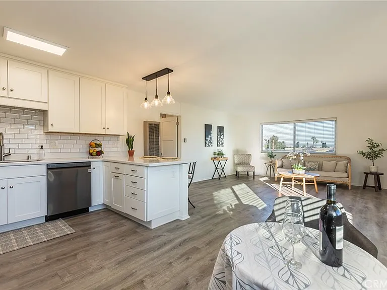 26015 Narbonne Ave #14 — Photo 9