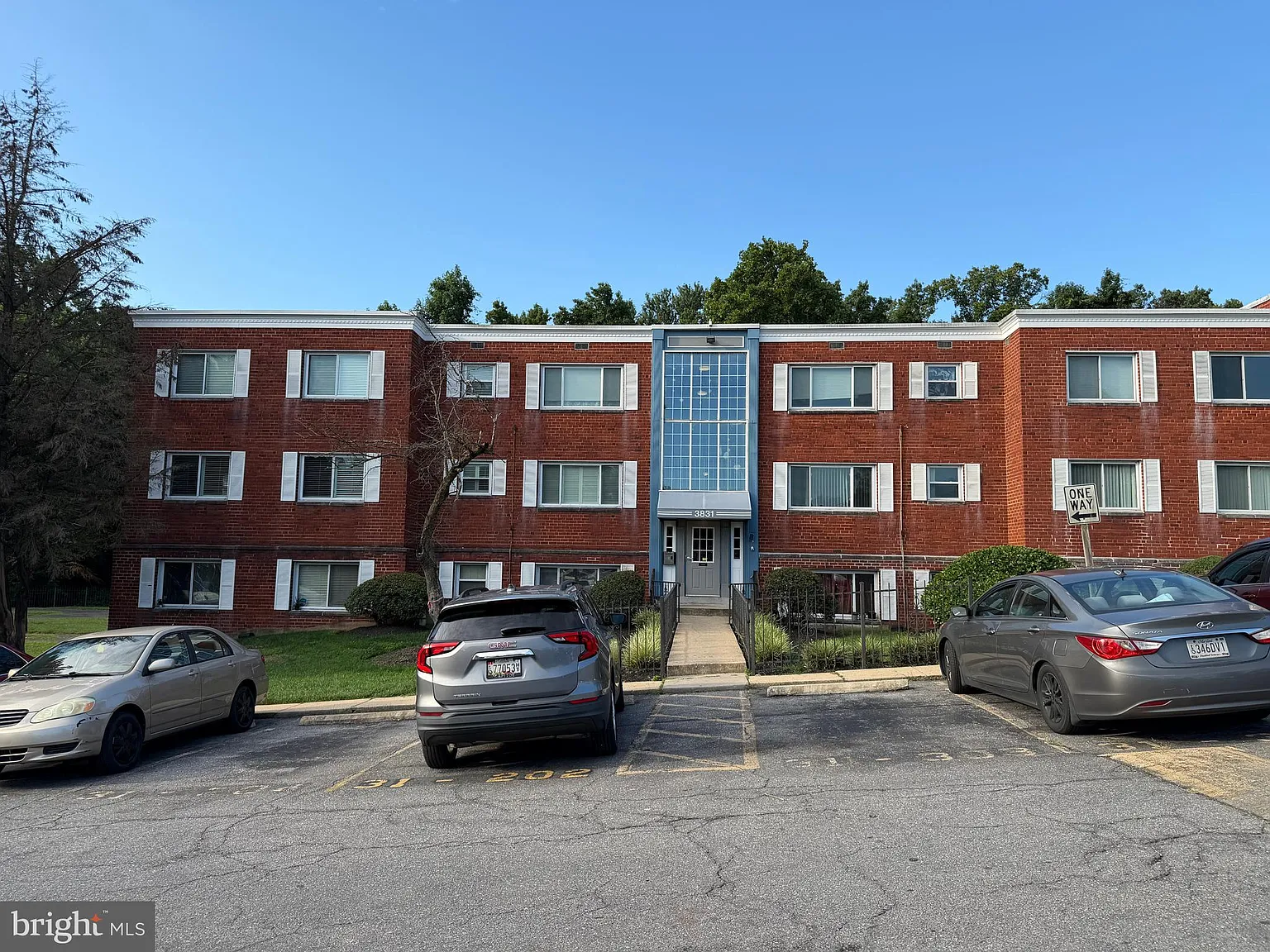 2 bed, 1.0 bath, 930 sqft, $1,700 — Photo 1