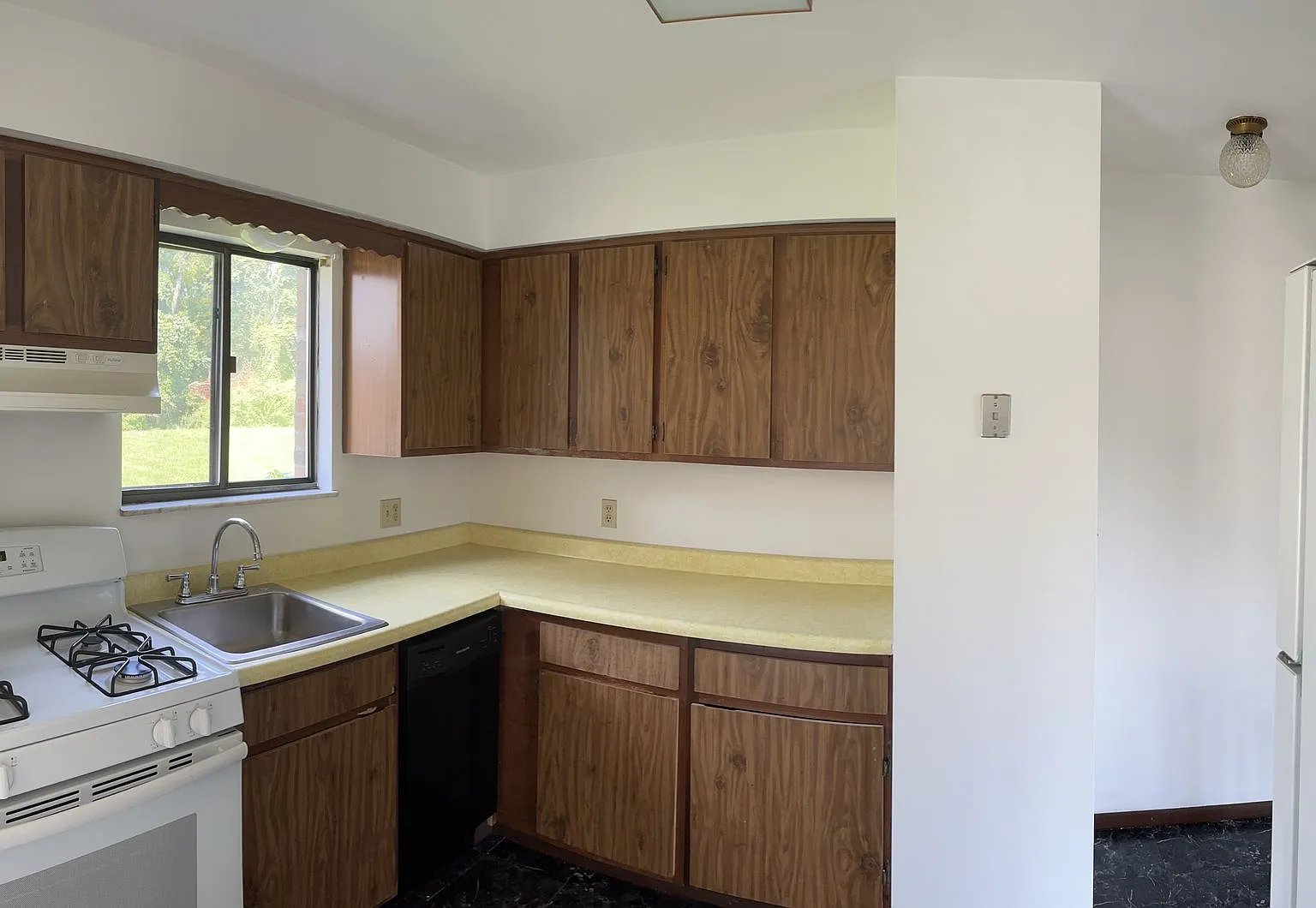 2 Bedroom 1 Bathroom Townhouse in Shaler — Photo 3