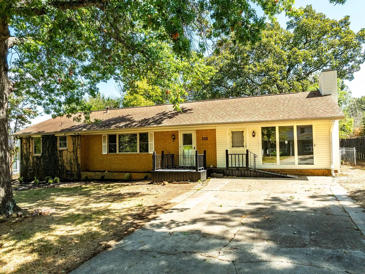 Move-In Special: 1st Month Free Freshly Updated 3 Bedroom House — Photo 1