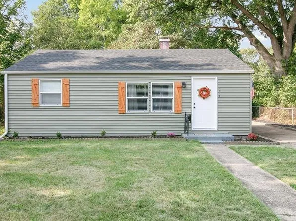 1320 Eastbrook Dr, South Bend, IN 46616