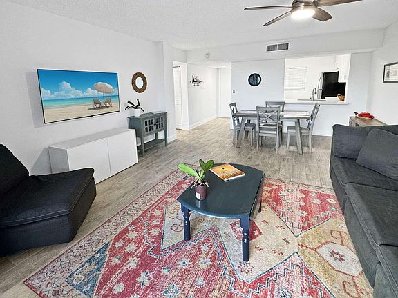 4th image of 5160 Las Verdes Circle #324