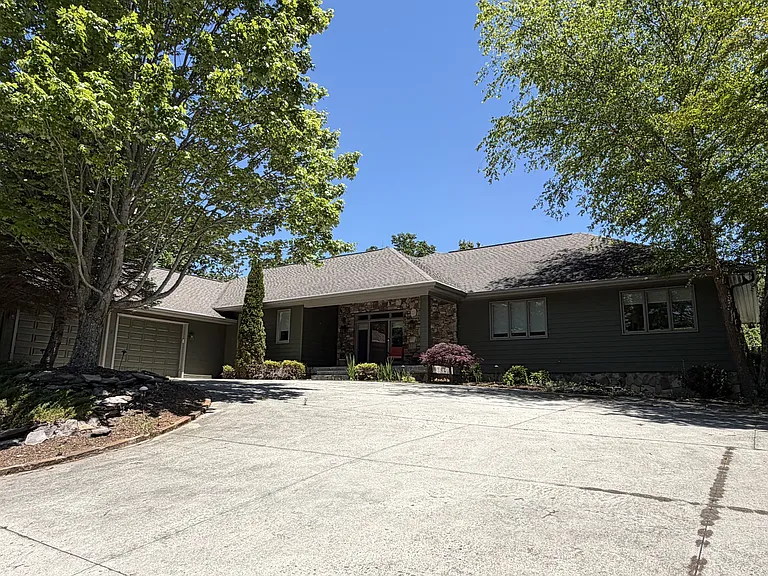 139 Summit Dr — Photo 42