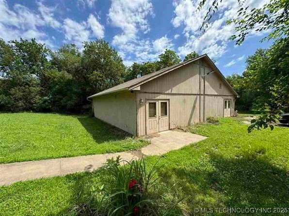 802 E Brissy St, Cushing, OK 74023