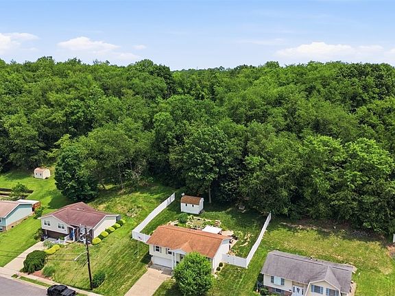 3rd image of 1212 Royal Dr