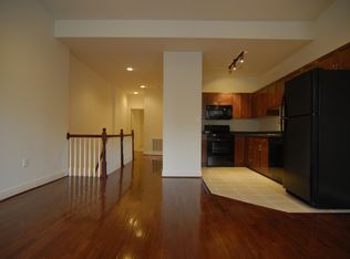 909 N Calvert St APT 400, Baltimore, MD 21202