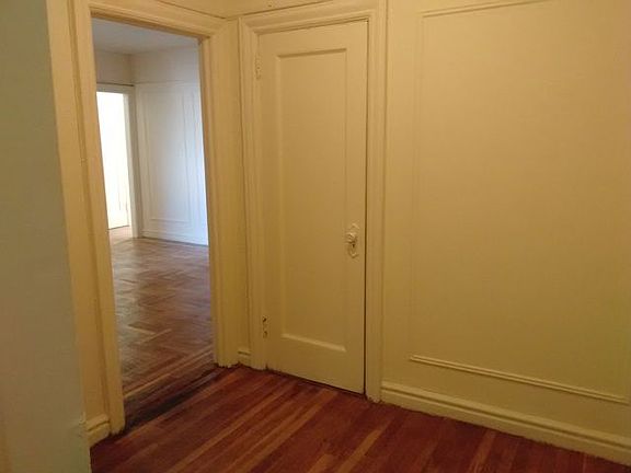 4th image of 655 E 233rd St APT D10