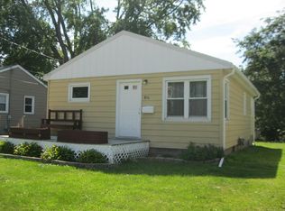 816 31st St, Bettendorf, IA 52722