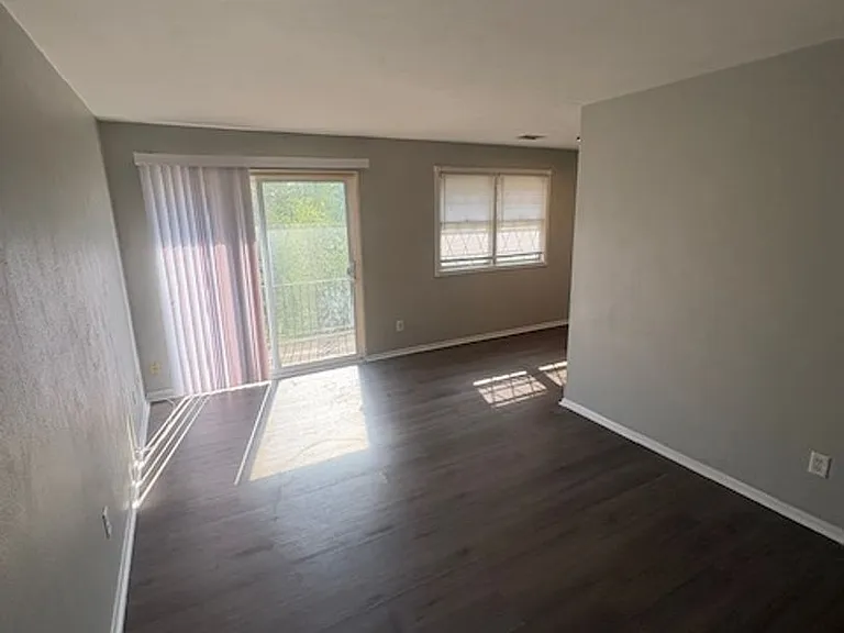 Peoria Place Apartments — Photo 5