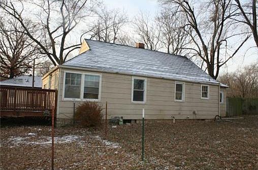 2nd image of 1018 S 46th Ter