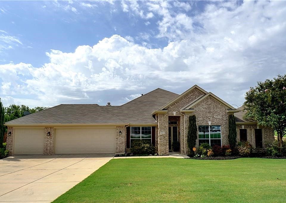 Beautiful 1 story home on oversized lot