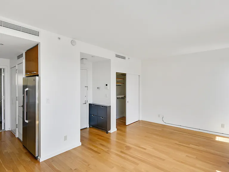 103 3rd St #4 — Photo 5
