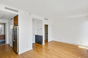 Rented by R New York