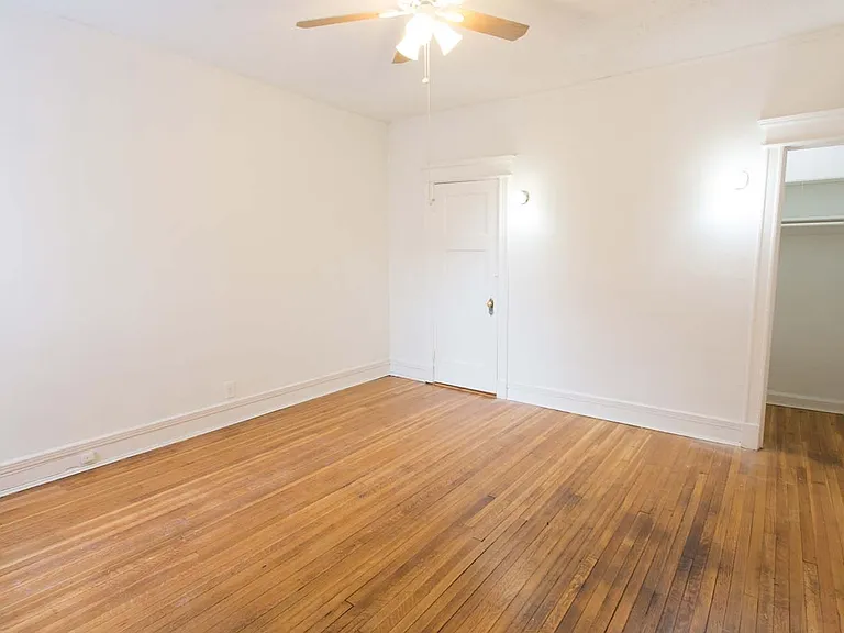 5487-5491 S. Hyde Park Boulevard — Photo 7
