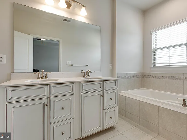 7912 N Gladden Farm Way — Photo 26