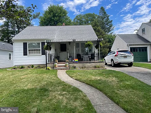 105 Breslin Ave Photo 1