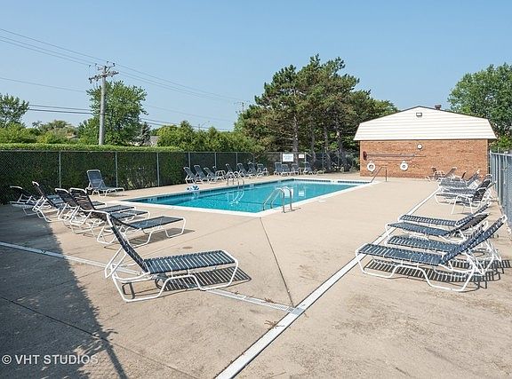 4th image of 624 Cobblestone Cir APT E