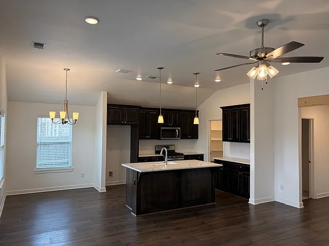 604 Caladium Dr — Photo 8