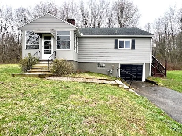 4202 Sheridan St, Barberton, OH 44203