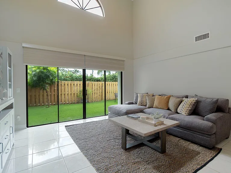 13547 Fountain View Blvd — Photo 4