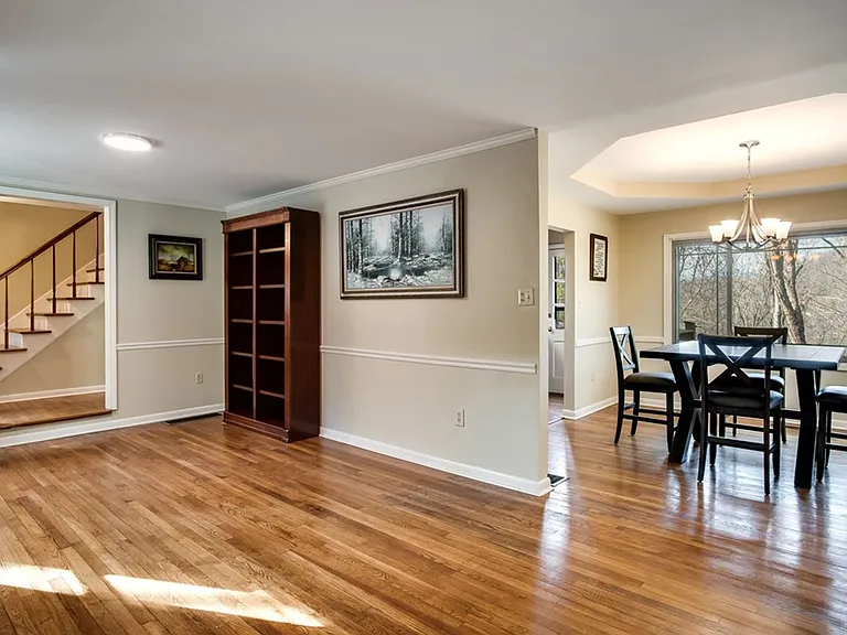 304 Canterbury Rd — Photo 4