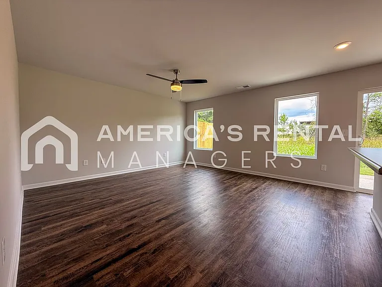 105 River Grass Dr — Photo 9