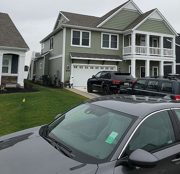 1st image of 906 S Cove Cir