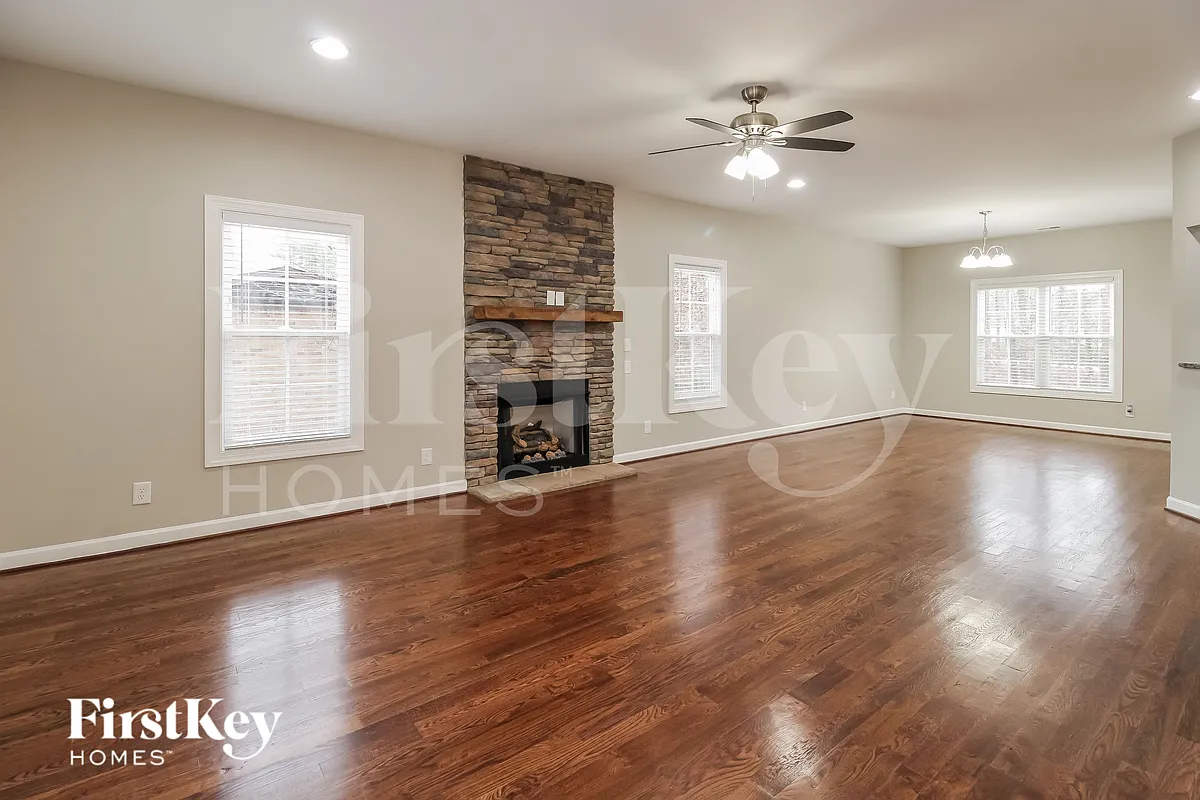 Building Photo - 1803 Gracewood Dr