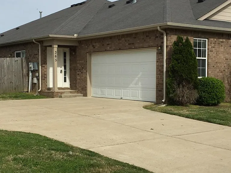 365 Cottage Dr — Photo 1
