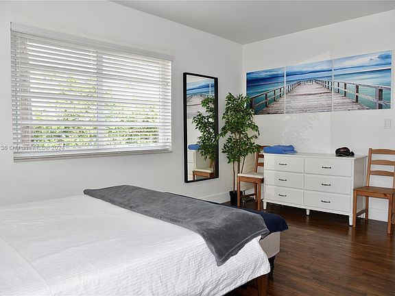 4th image of 1925 Washington Ave APT 9