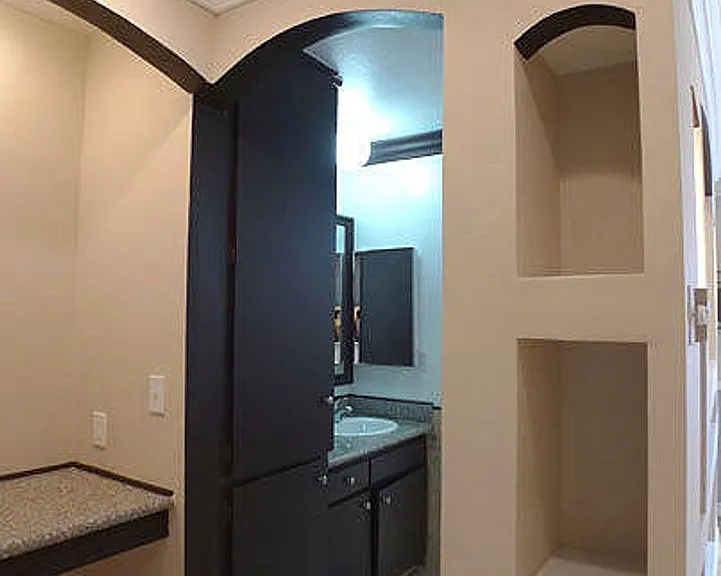 Alhambra @ Studio City Apts. — Photo 39