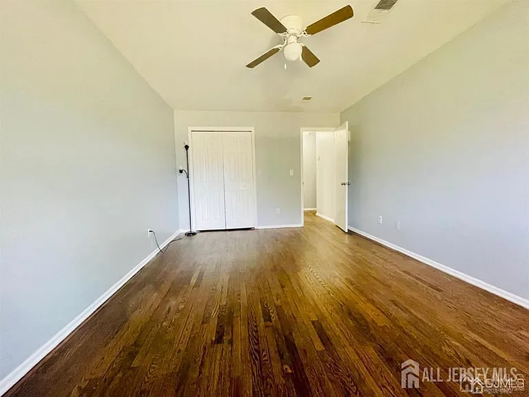 128 College Dr — Photo 7